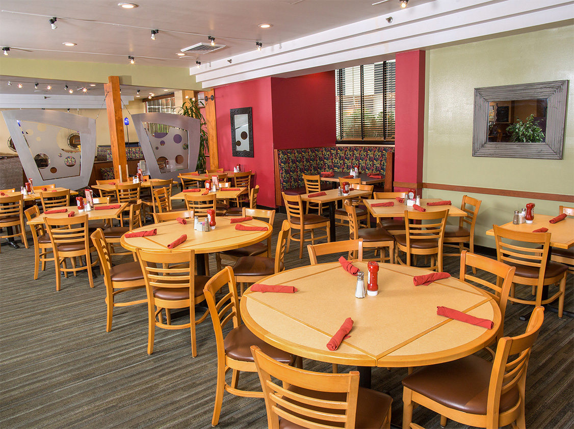 Dining tables located in the Longwood Grille and Bar